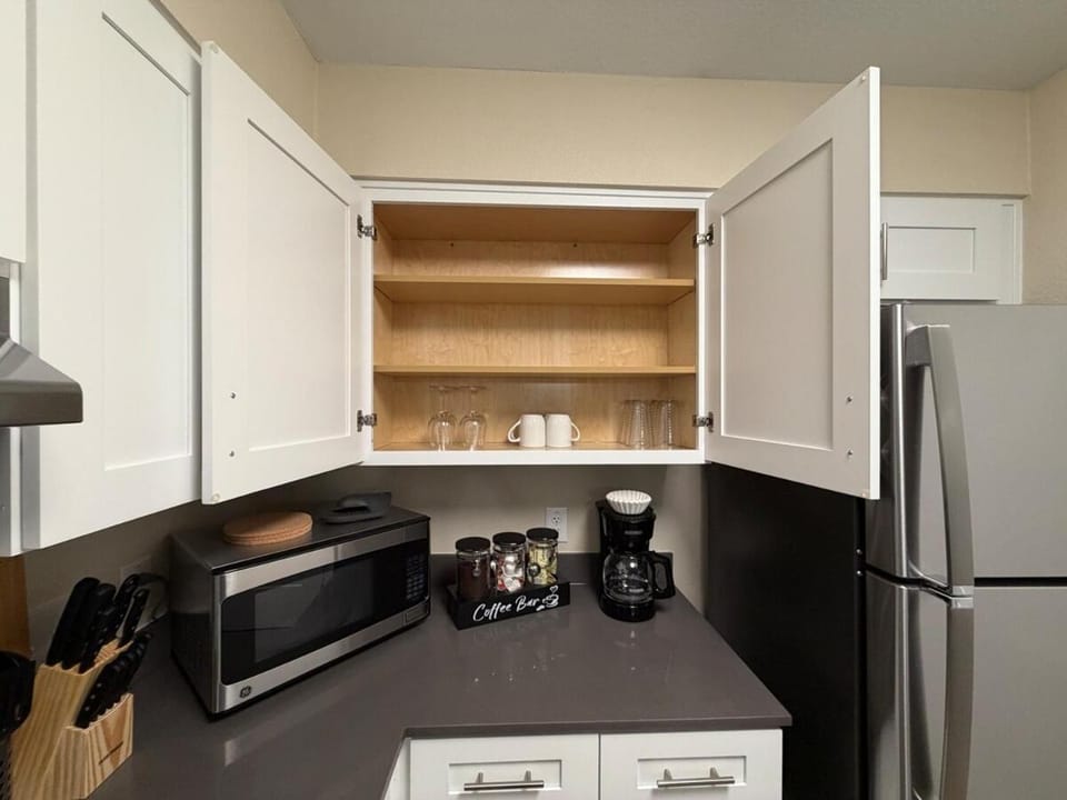 Stylish Stay Near AT&T and Six Flags Free Parking Apartment in Arlington