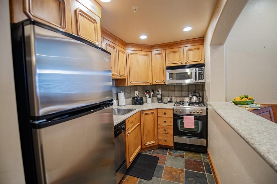 Alpine-Style Zermatt King Villa with Full Kitchen Near Park City & Deer Valley Ski Resorts - 2068 Apartment in Midway
