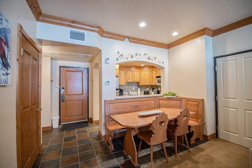 Alpine-Style Zermatt King Villa with Full Kitchen Near Park City & Deer Valley Ski Resorts - 2068 Apartment in Midway