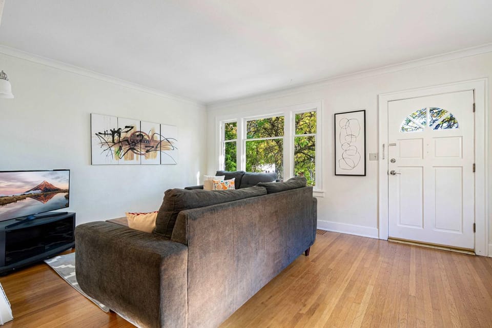 Charming and Spacious Seattle 3B3B Townhome House in Capitol Hill