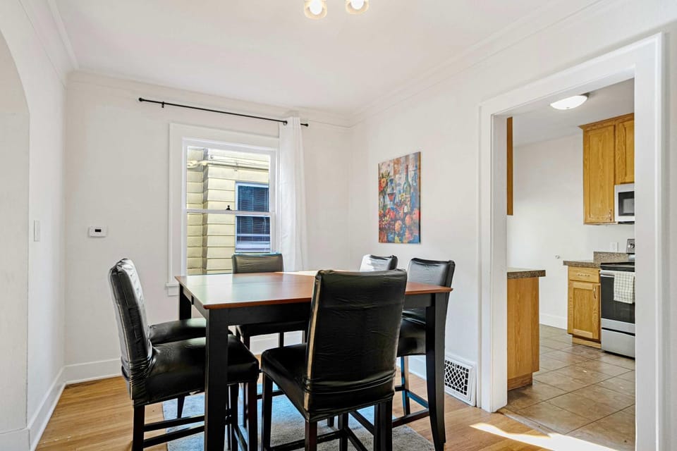 Charming and Spacious Seattle 3B3B Townhome House in Capitol Hill