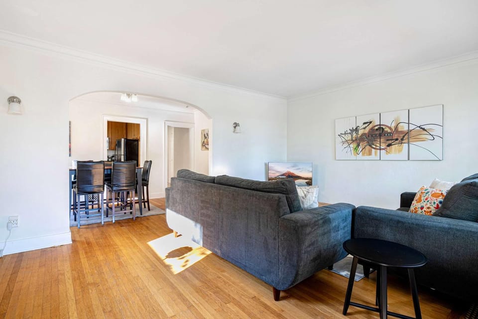 Charming and Spacious Seattle 3B3B Townhome House in Capitol Hill