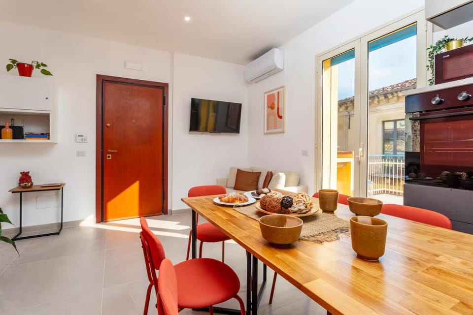 TV and multimedia, Living room, Food and drinks, Dining area