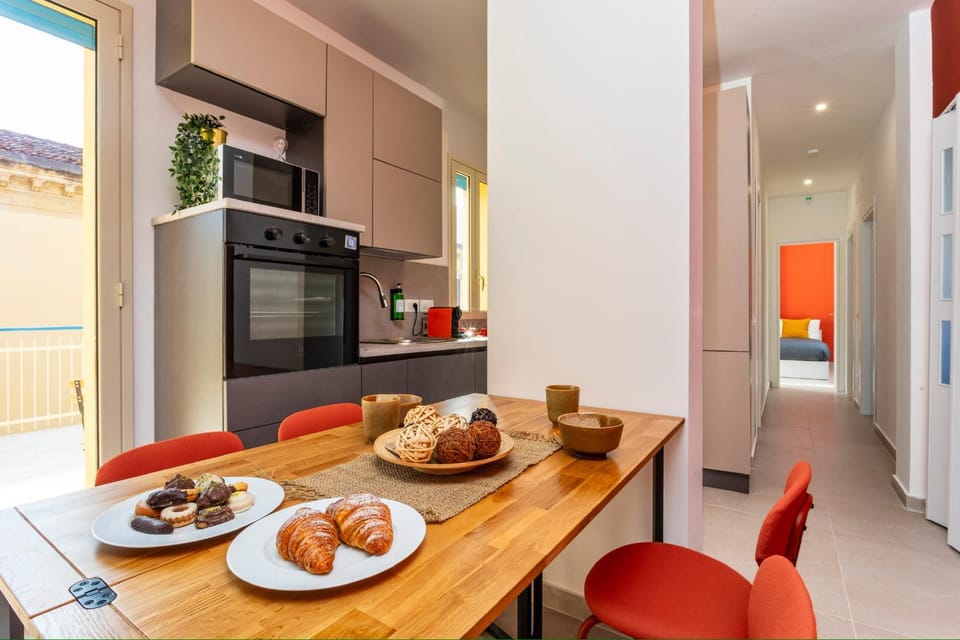 Food and drinks, Dining area, Food, oven