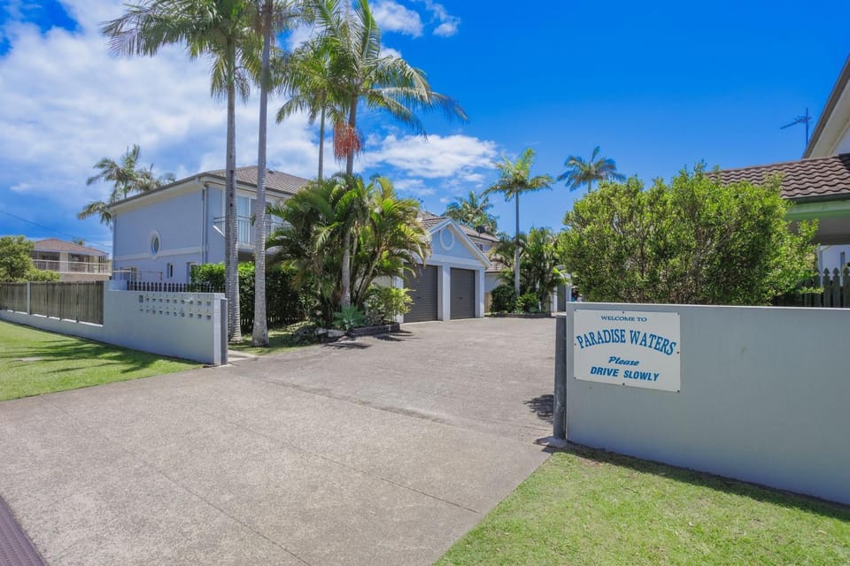 Driftwood House - 300m to Park Beach Apartment in Coffs Harbour