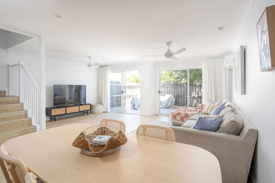 Driftwood House - 300m to Park Beach Apartment in Coffs Harbour