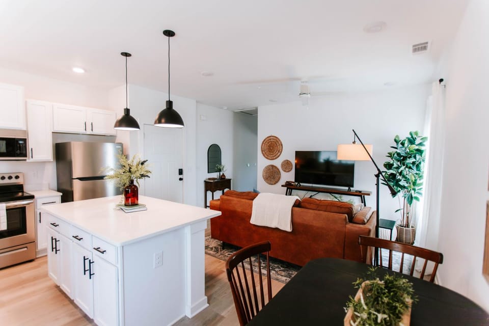 Mid-Term Discounts - Near Downtown, UGA, Hospital House in Athens
