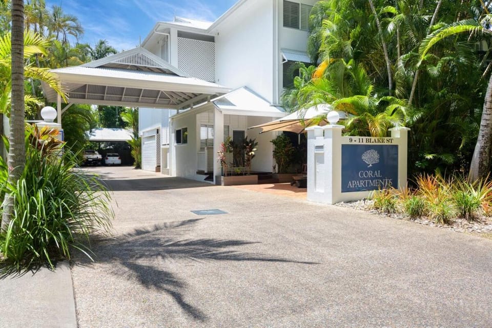 Deluxe ground floor 1 Bedroom at Coral Apartments Apartment in Port Douglas