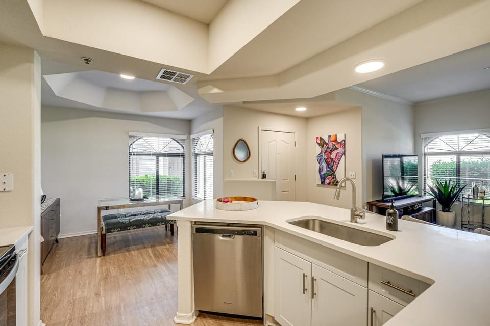 Patio + Community Perks: Stylish Scottsdale Escape House in Scottsdale