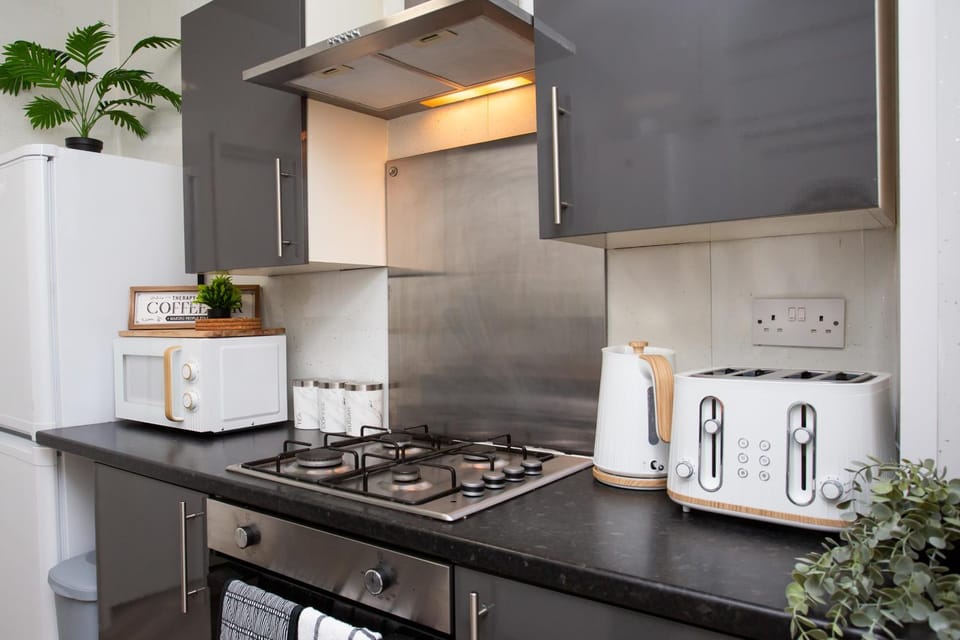 Coffee/tea facilities, Kitchen or kitchenette, minibar, stove