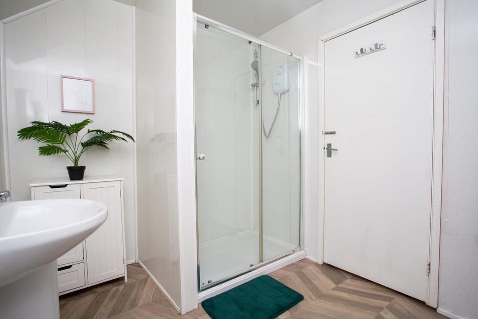 Shower, Bathroom, towels