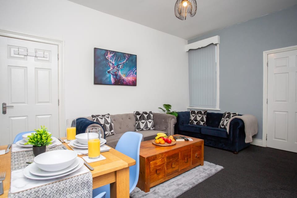 Living room, Seating area, Dining area