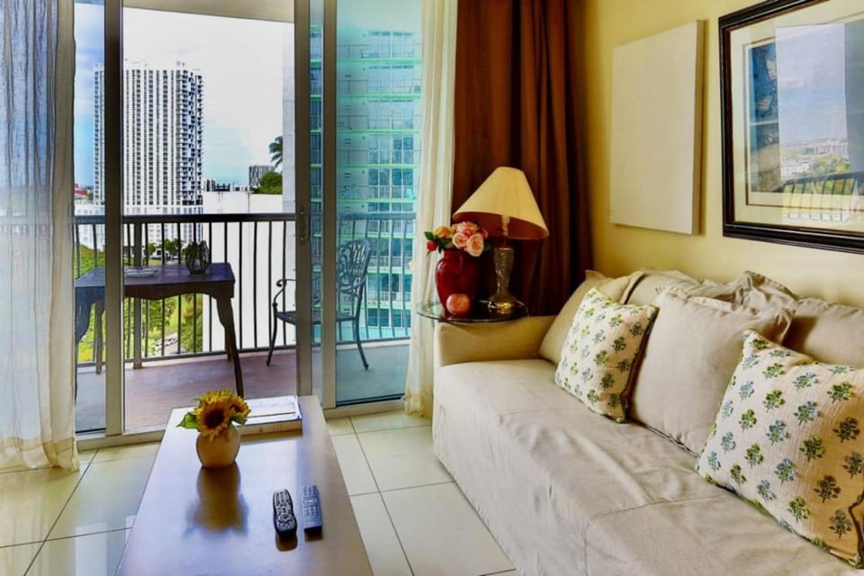 Suarez Art Stay Eastern Shores Great View, Gym, Parking Apartment in Miami Shores