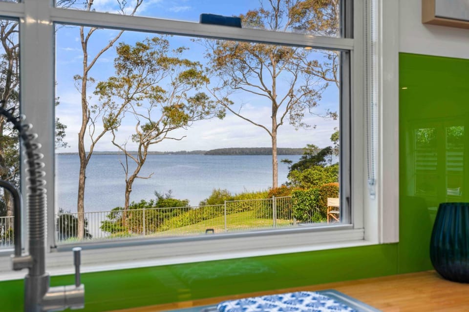 Stargazer Cottage Waterfront Reserve with Private Studio by Book Jervis Bay House in Saint Georges Basin