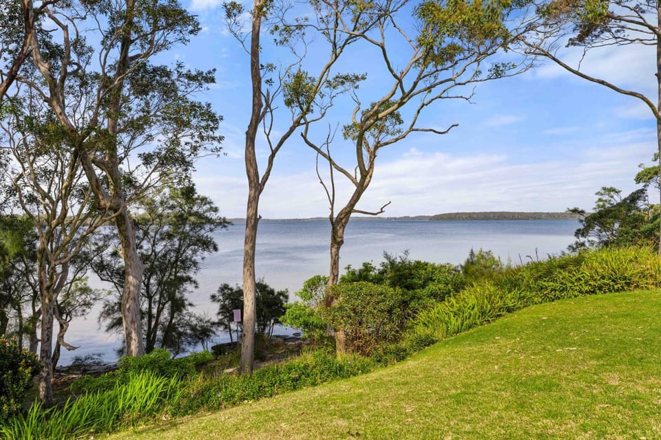 Stargazer Cottage Waterfront Reserve with Private Studio by Book Jervis Bay House in Saint Georges Basin
