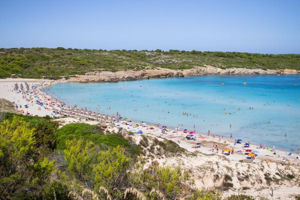 Nearby landmark, Day, People, Natural landscape, Beach, group of guests