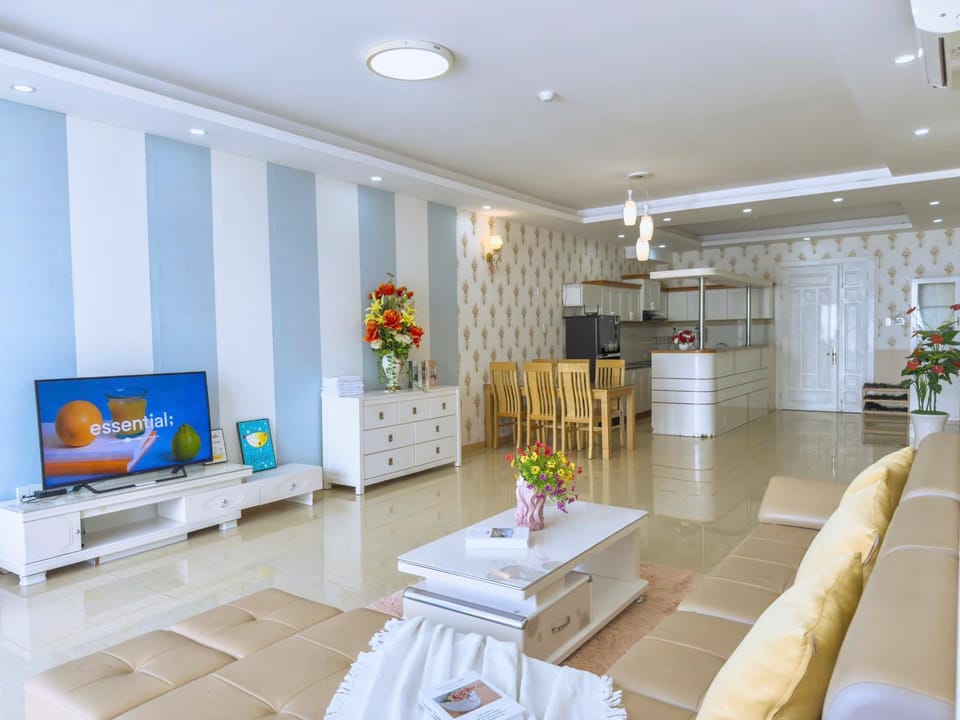 TV and multimedia, Kitchen or kitchenette, Living room, Seating area, stove, towels