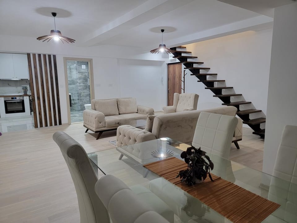 Kitchen or kitchenette, Living room, Seating area, Dining area