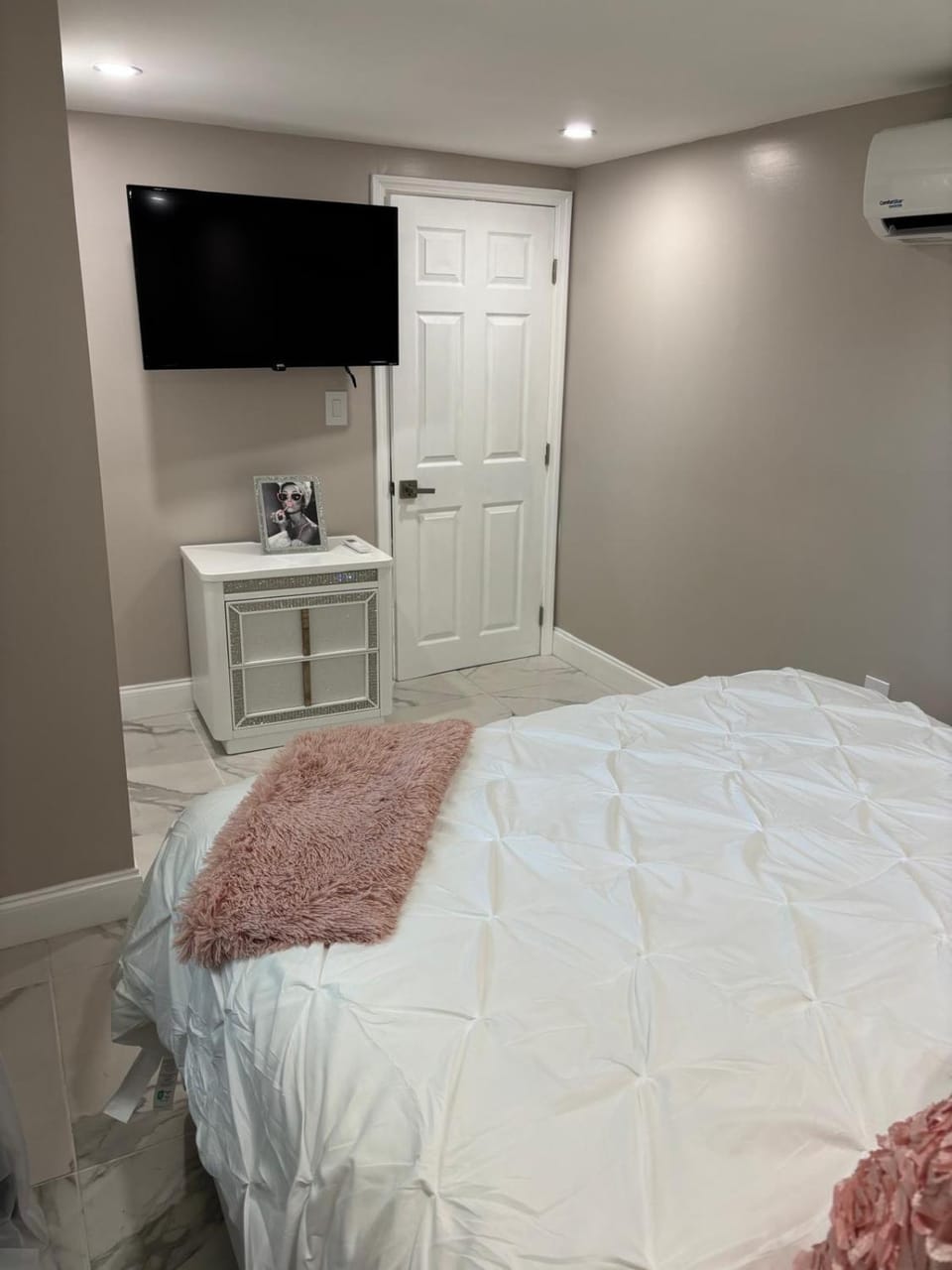 Modern Miami Gardens Stay Near Hard Rock Stadium House in Miami Gardens
