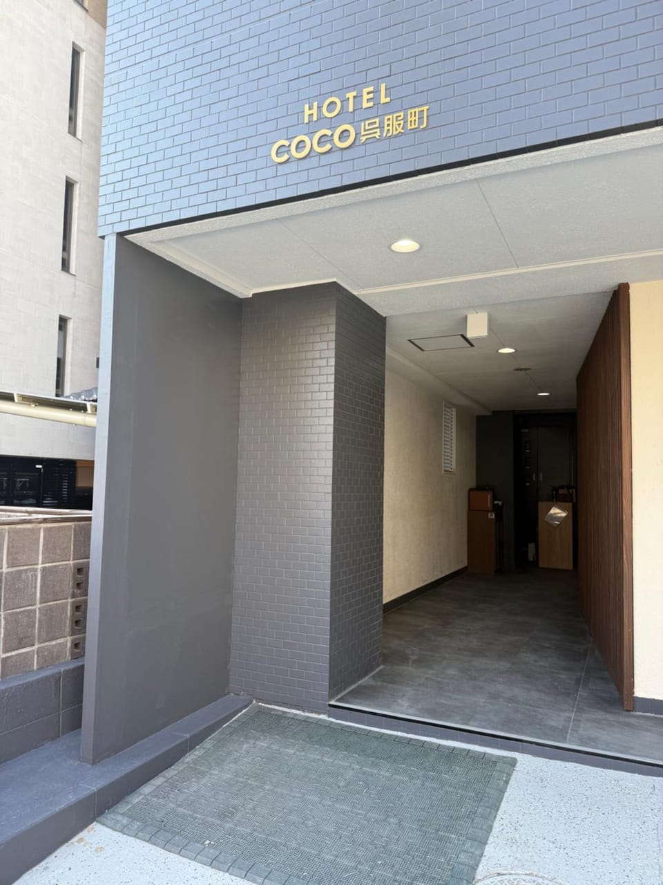 Facade/entrance