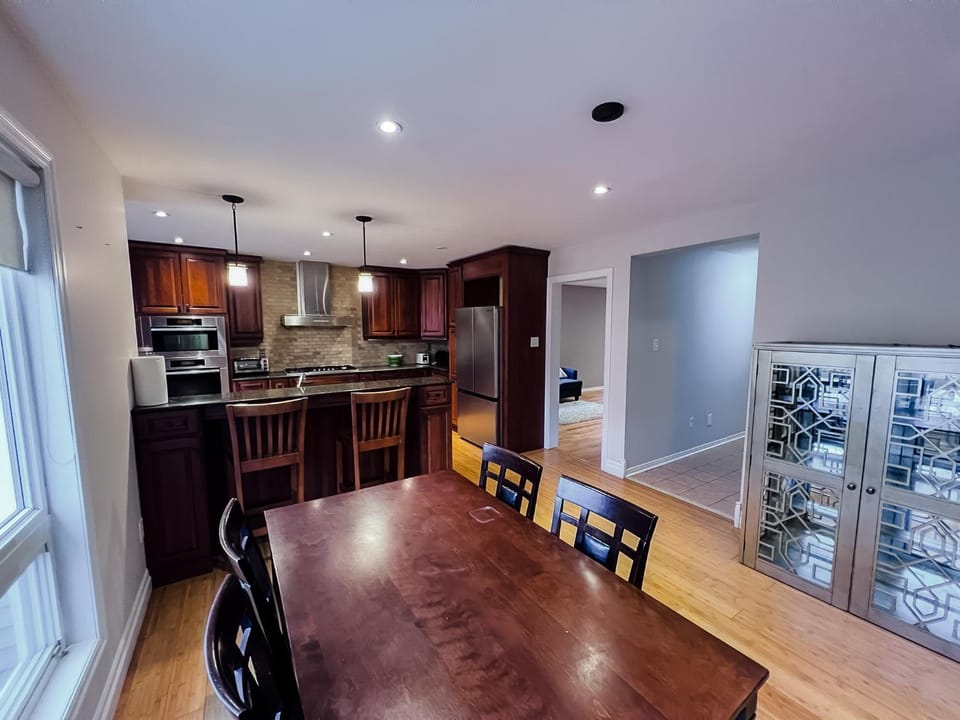 Family Comfort Retreat House in Halton Hills