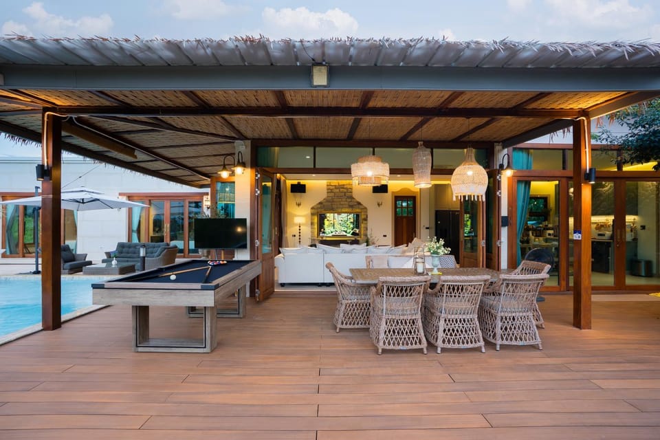 Patio, Dining area, Swimming pool