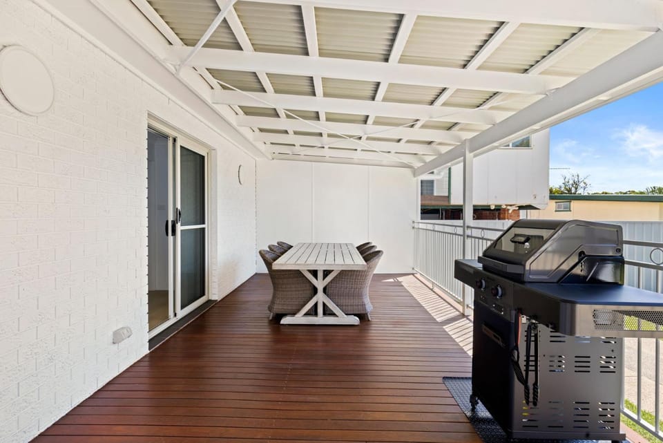 Villa Burra - Pet Friendly - 5 Mins Walk to the Beach House in Culburra Beach
