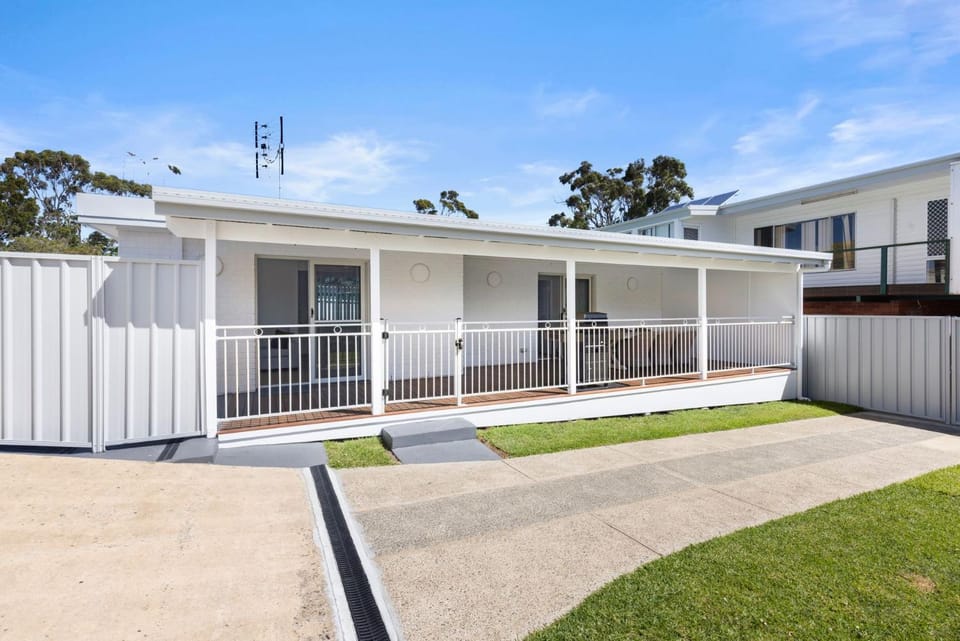 Villa Burra - Pet Friendly - 5 Mins Walk to the Beach House in Culburra Beach