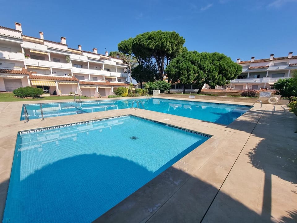 Apartamento encantador con terraza y piscina en L'Escala, cerca de la playa - HISP-236-92 Apartment in L'Escala