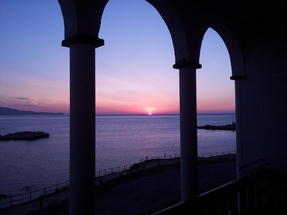 Apartamento acogedor con terraza y piscina a 50m de la playa - HISP-236-123 Apartment in L'Escala