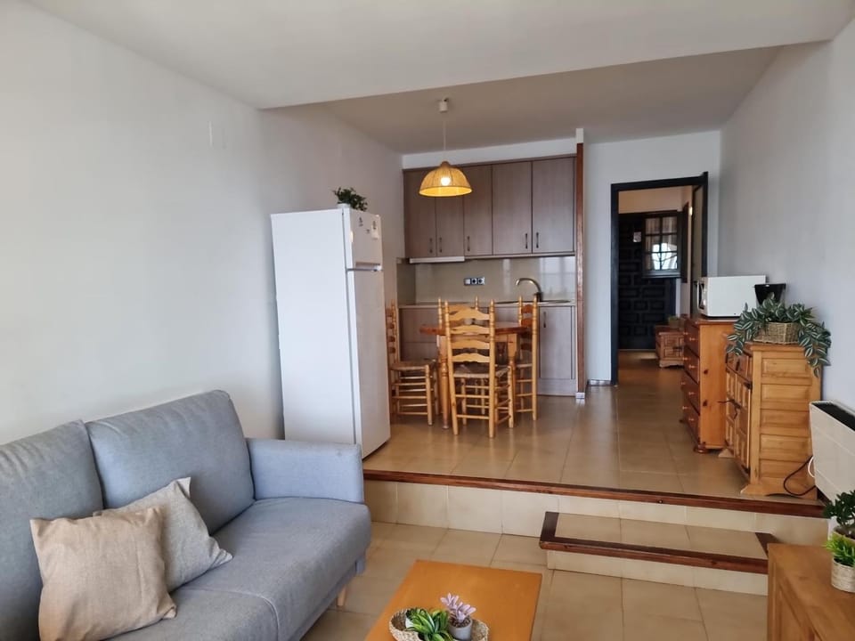 Apartamento acogedor con terraza y piscina a 50m de la playa - HISP-236-123 Apartment in L'Escala