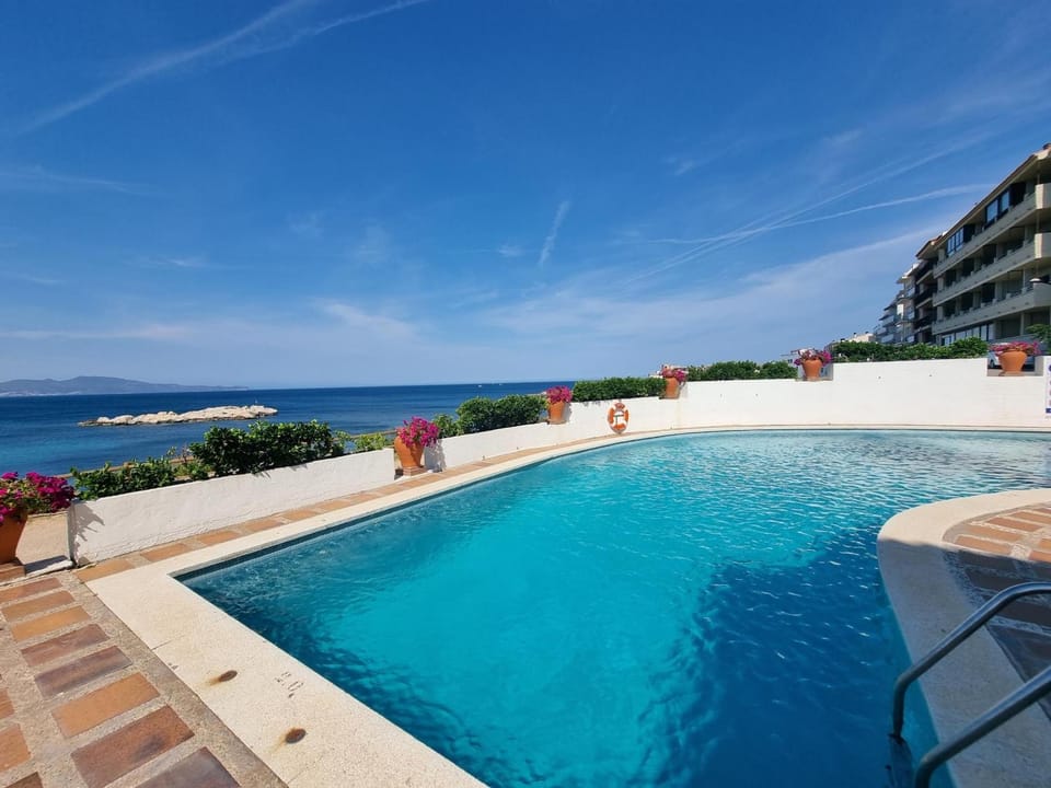 Apartamento acogedor con terraza, céntrico, cerca de la playa - HISP-236-64 Apartment in L'Escala