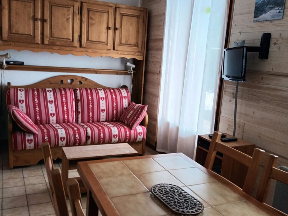 Studio cosy avec terrasse, 4 pers, parking privatif - FR-1-836-35 Apartment in Arâches-la-Frasse