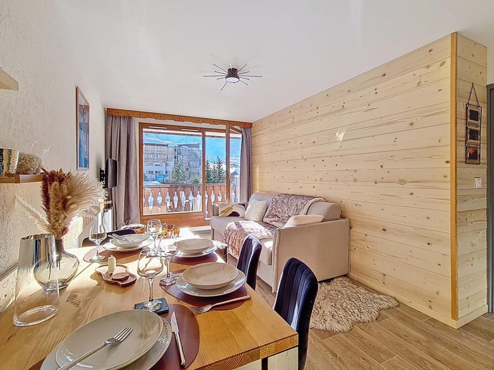 Appartement lumineux avec balcon, proche des pistes - 4 personnes - FR-1-832-6 Apartment in Les Allues