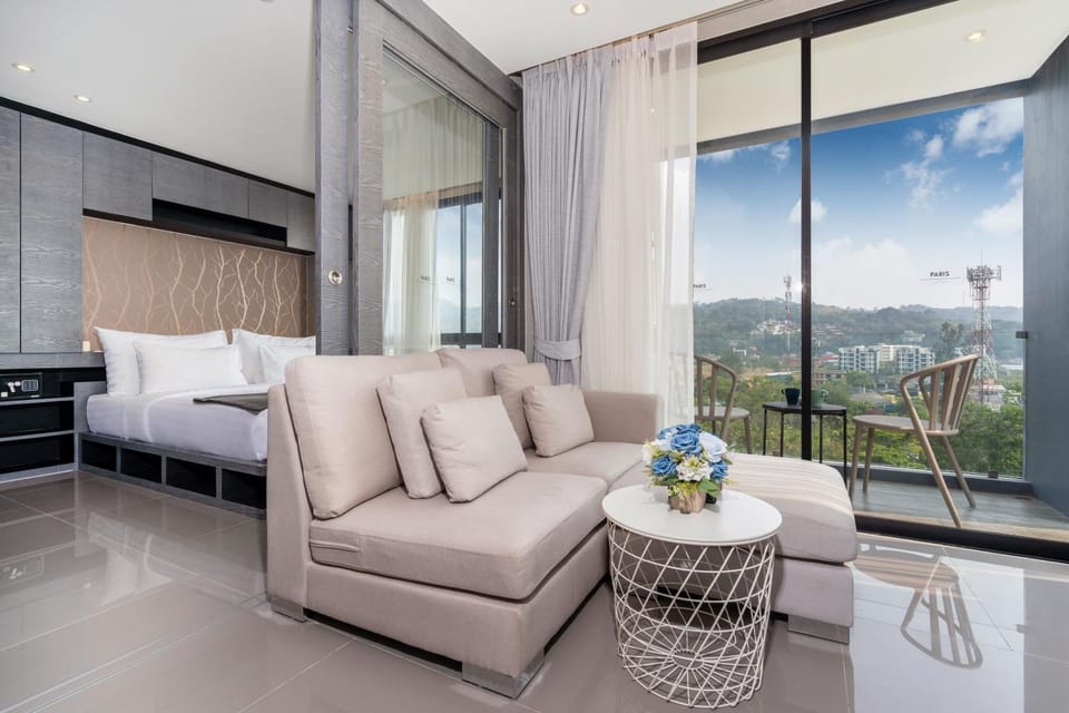 Natural landscape, Balcony/Terrace, Living room, Photo of the whole room, Seating area, Bedroom