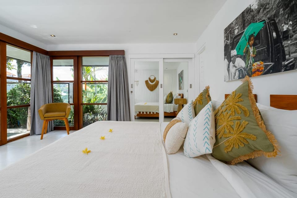 Bed, Living room, Photo of the whole room, Seating area, Bedroom, Garden view, wardrobe