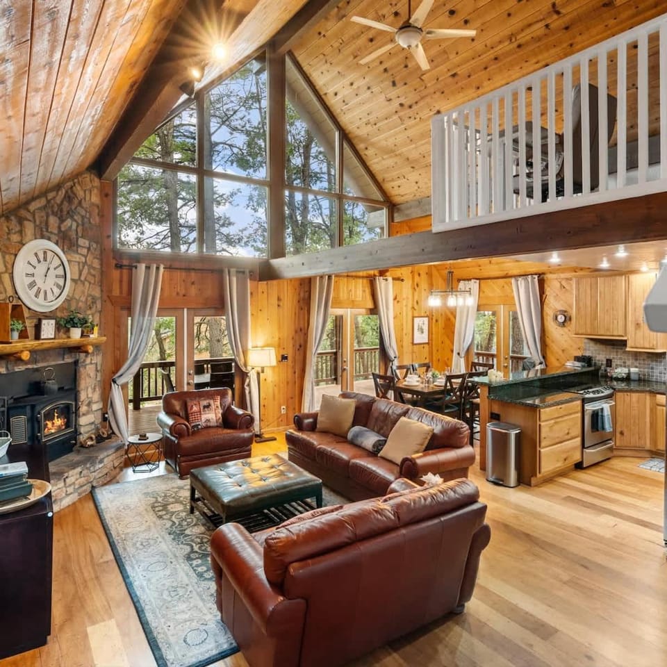 Family Cabin Getaway - Firepit Views Outdoor Fun Cabin in Munds Park