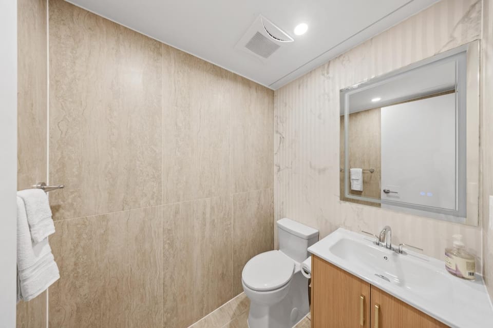 The Cosmo Outstand NYC - Private Room near Times Square Bed and Breakfast in Midtown