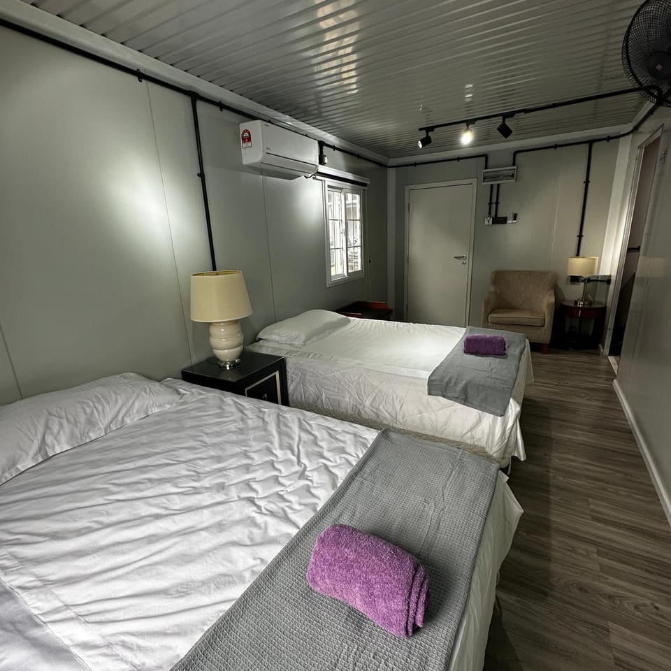 Bed, Living room, Bedroom, towels