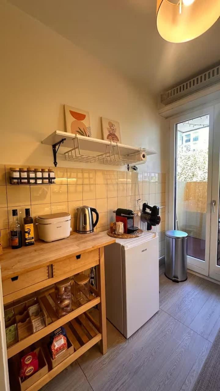 Entire Apartment 2 Bedrooms Up to 4 Guests Apartment in Geneva
