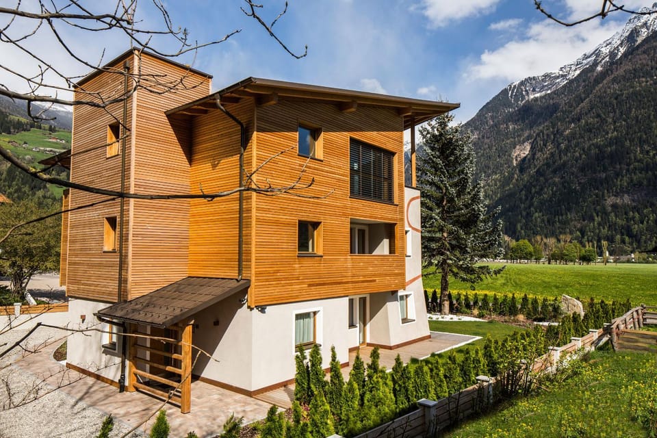 Patio, Facade/entrance, Garden, City view, Garden view, Mountain view