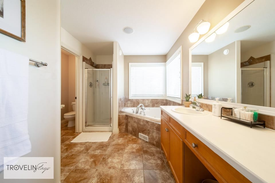 Shower, Toilet, Bathroom, Bath, towels