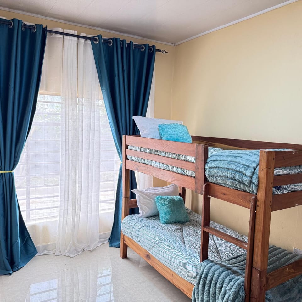 Bedroom, bunk bed