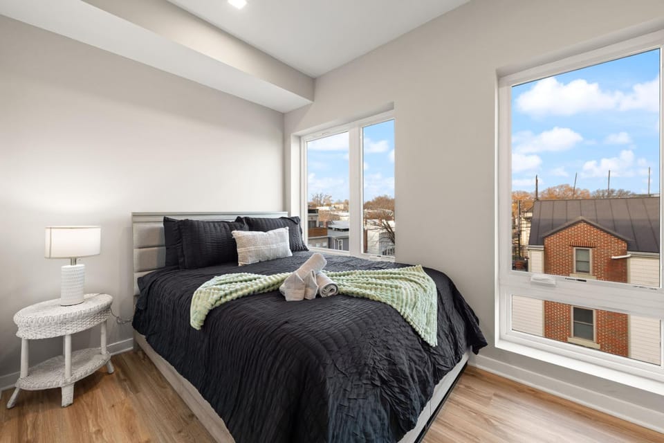 Bed, View (from property/room), View (from property/room), Bedroom, towels, towels
