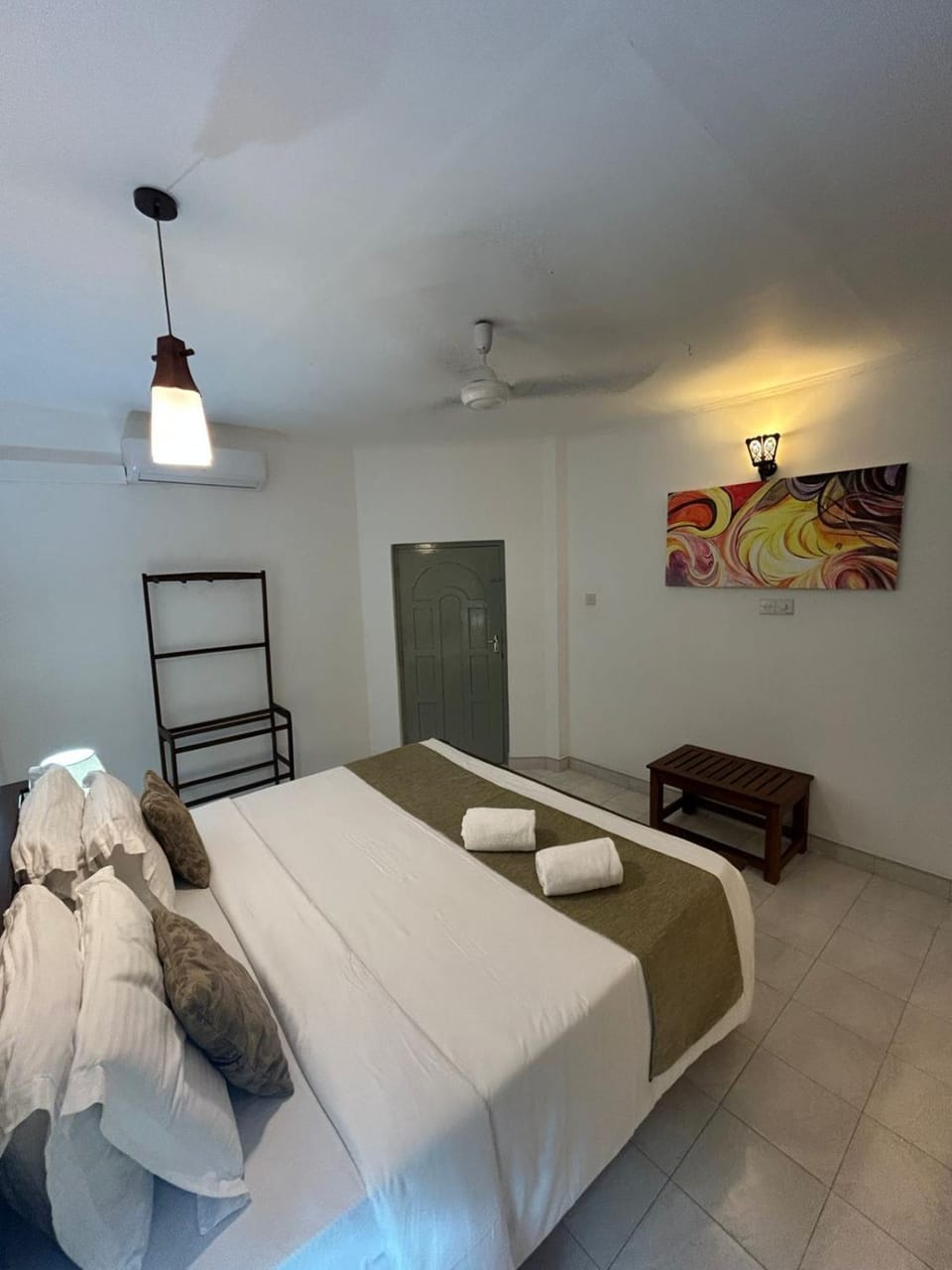 Bed, Photo of the whole room, Bedroom, towels