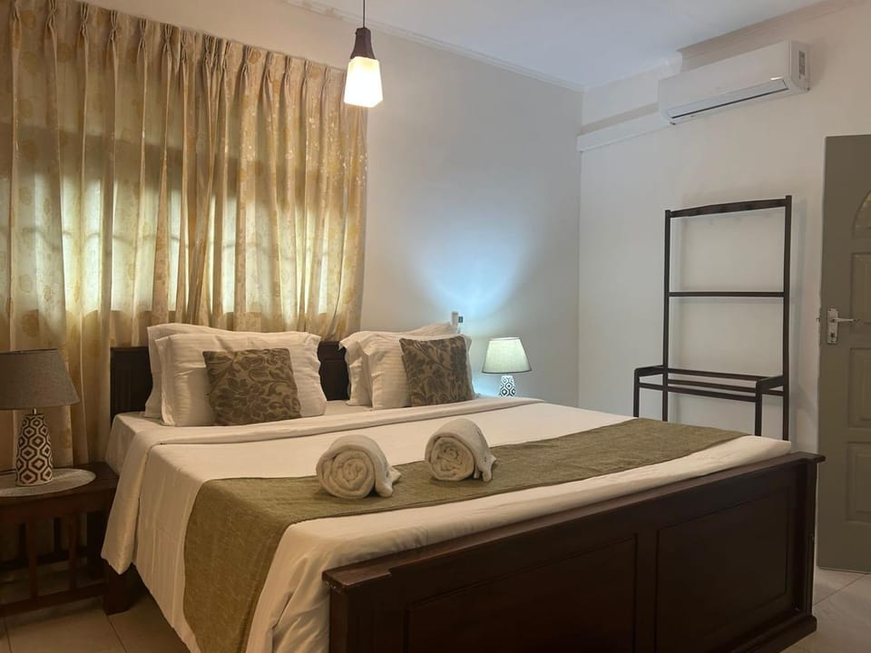 Bed, Photo of the whole room, Bedroom, air conditioner