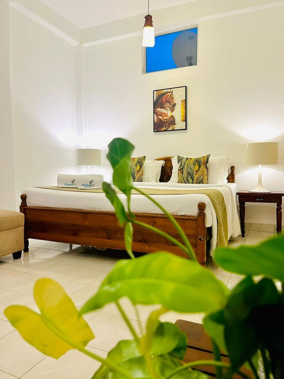 Bed, Photo of the whole room, Seating area, Bedroom