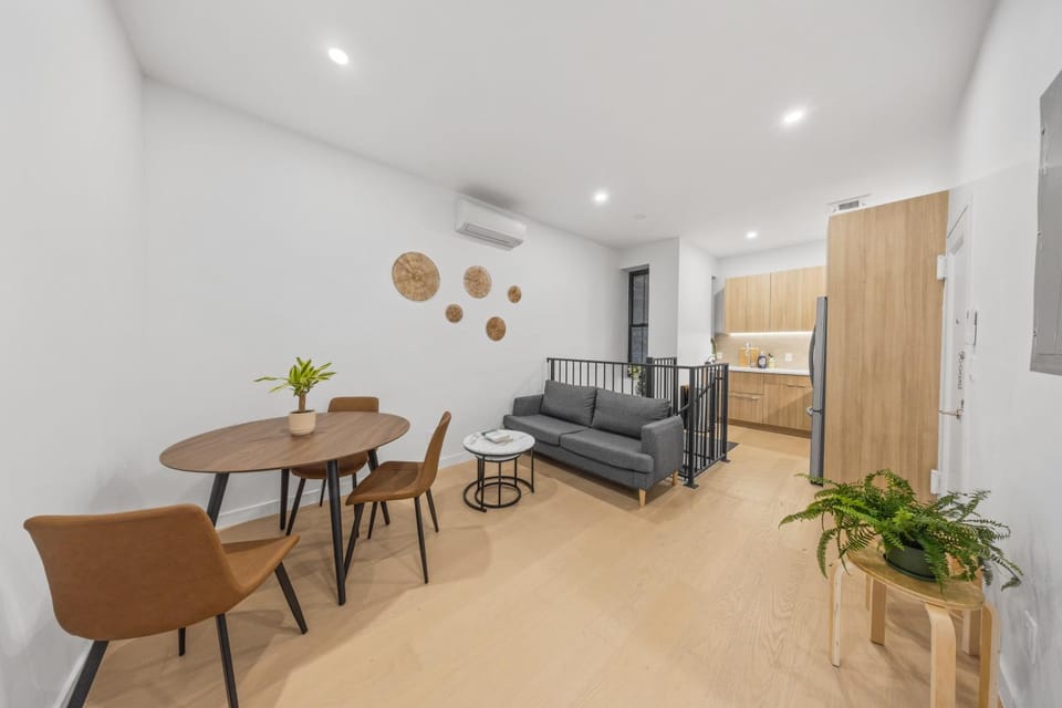 The Cosmo Outstand NYC - Private Room near Times Square Bed and Breakfast in Midtown