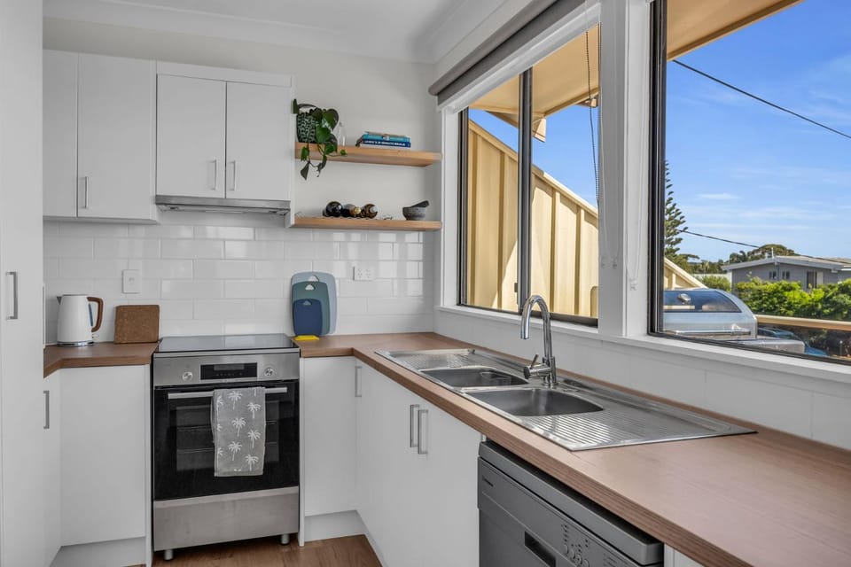 BBQ facilities, View (from property/room), Kitchen or kitchenette, Sea view, dishwasher, oven, stove