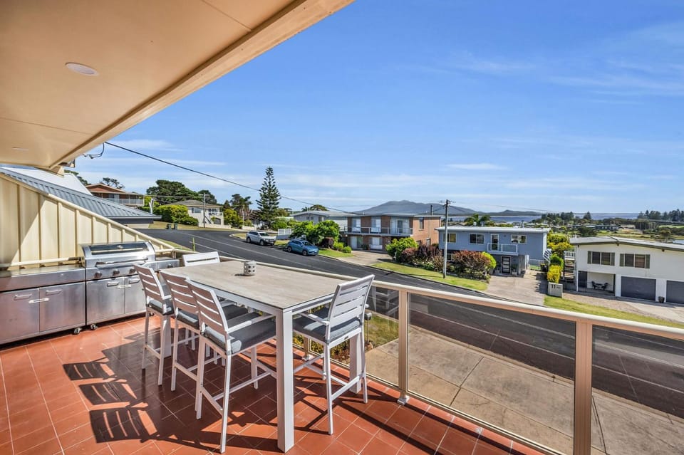 Patio, BBQ facilities, View (from property/room), Balcony/Terrace, Balcony/Terrace, Dining area